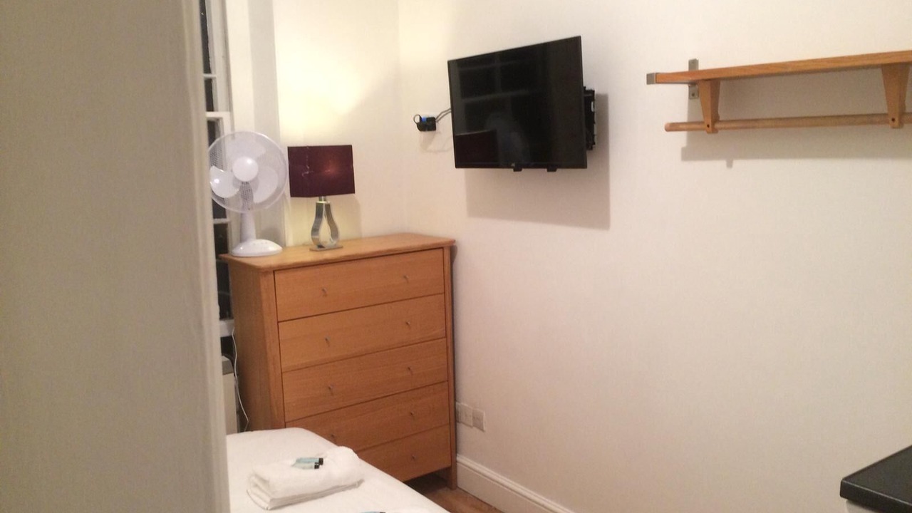 Photo of Bedroom in Lancaster Gate