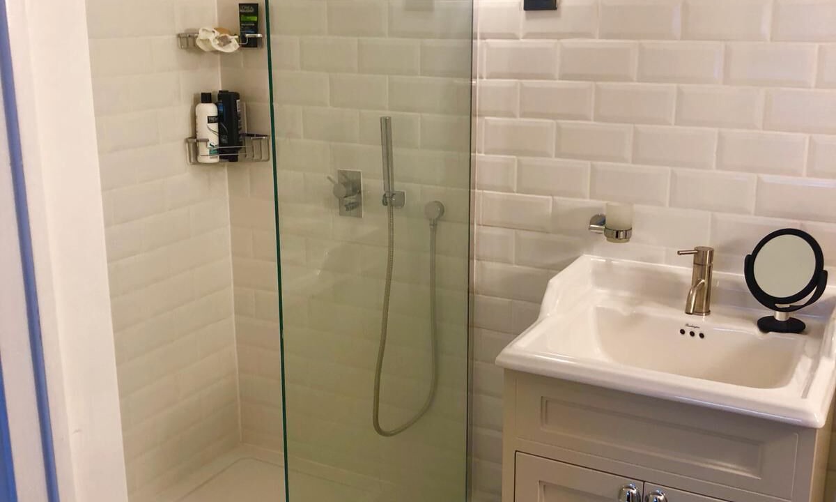 Photo of Bathroom in Weavers