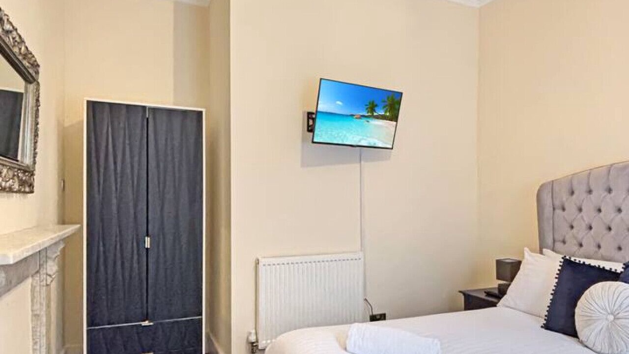 Photo of Bedroom in Newark