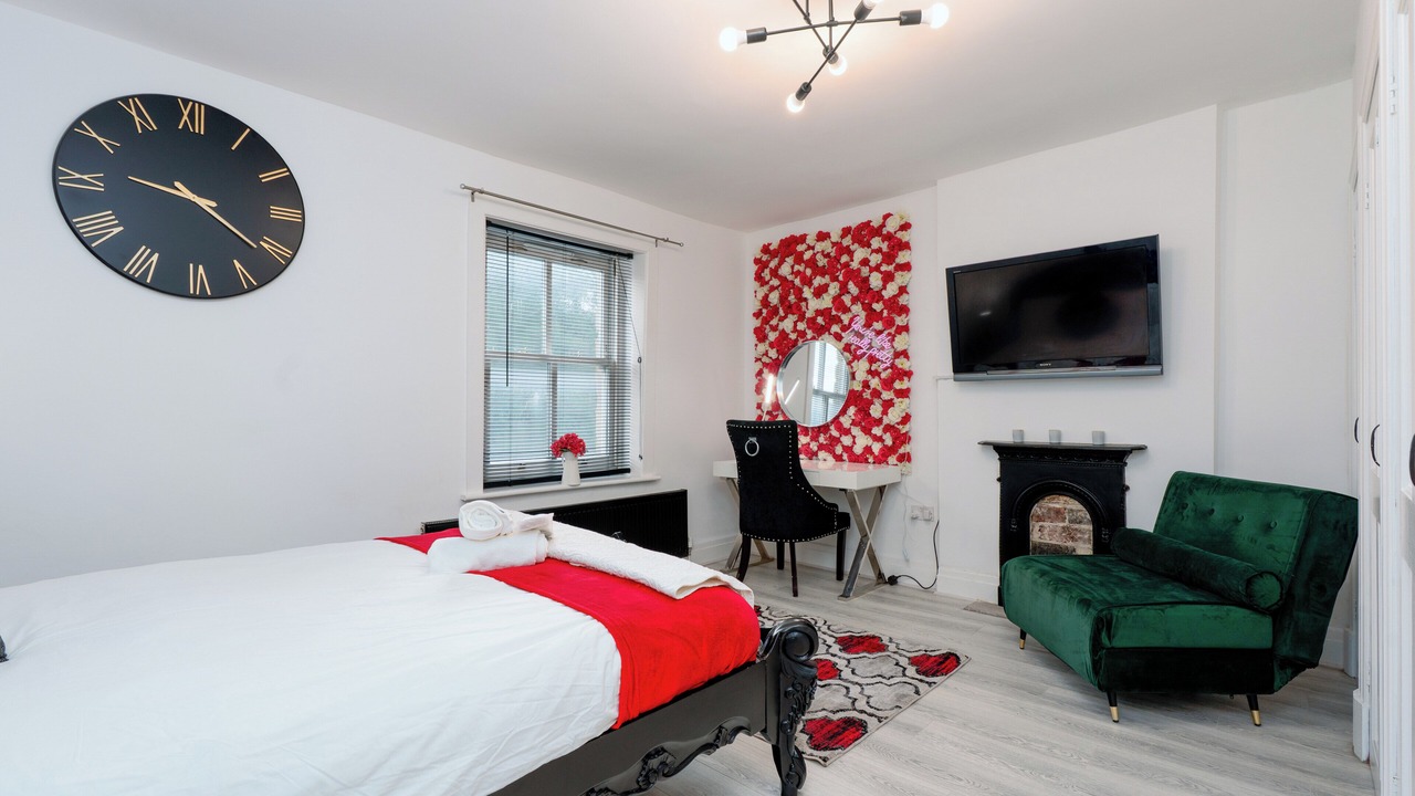 Photo of Bedroom in Fence
