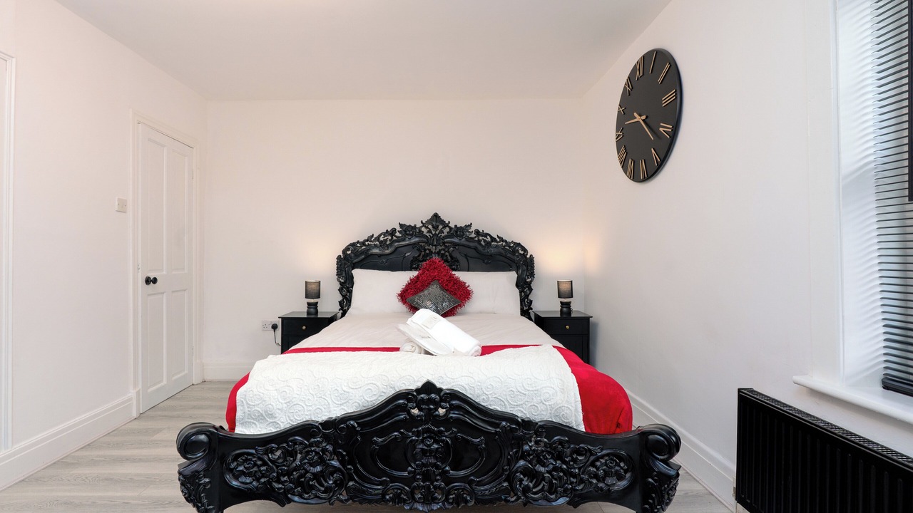 Photo of Bedroom in Fence
