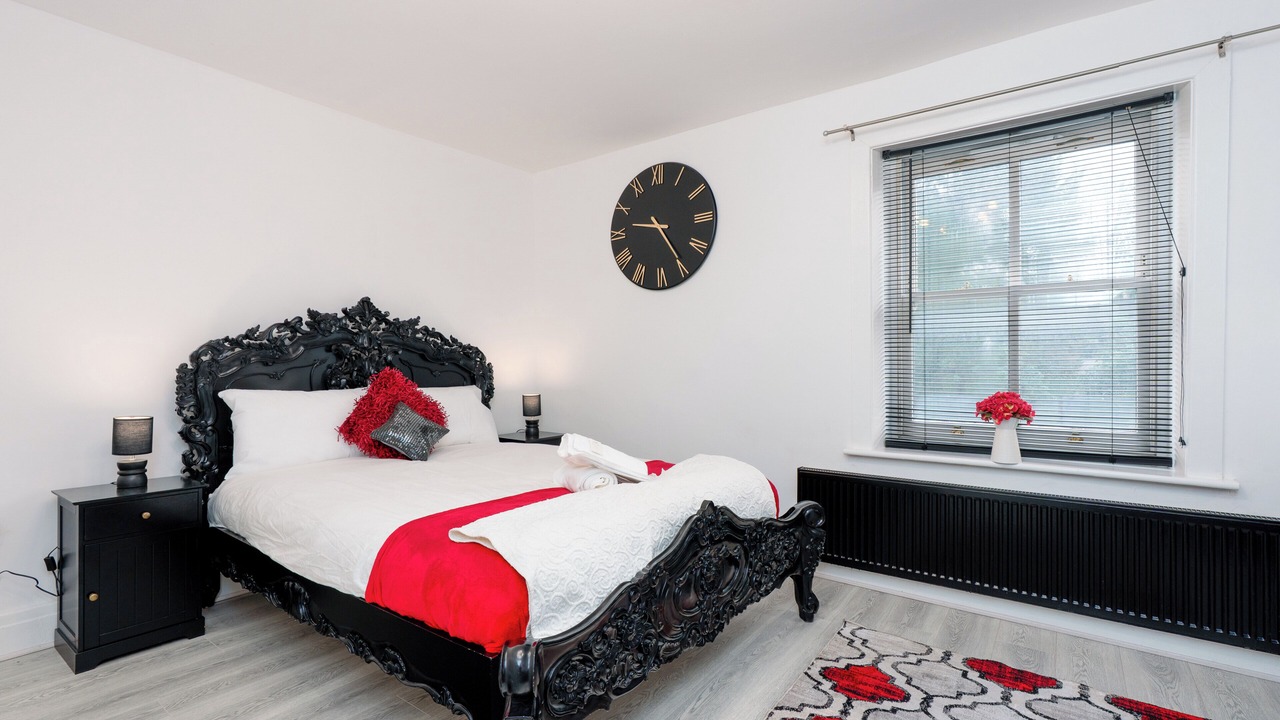 Photo of Bedroom in Fence