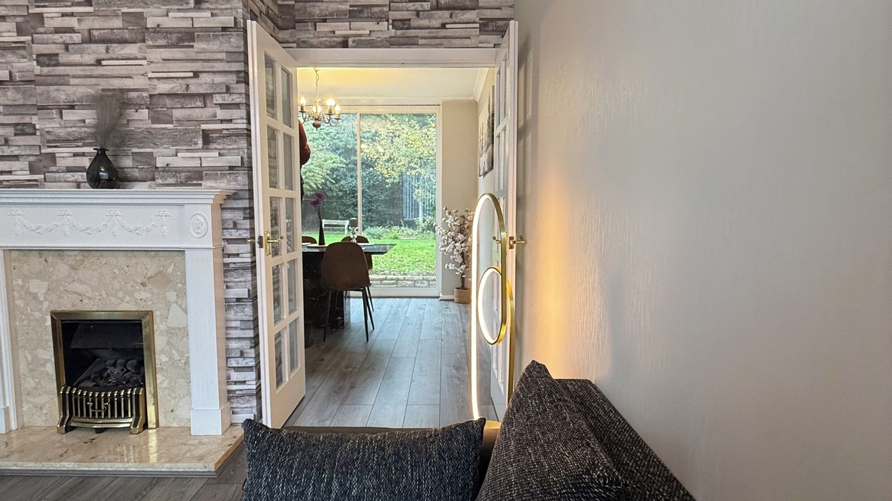Photo of Livingroom in Shirley