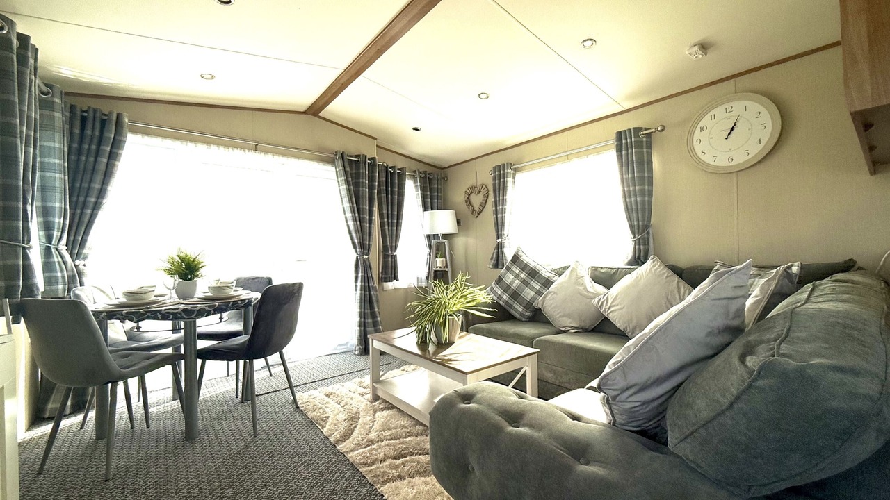 Photo of Bedroom in Cayton Bay