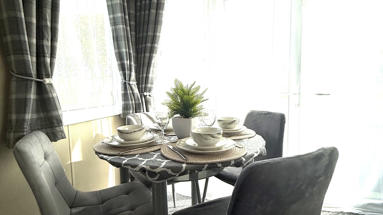 Photo of Bedroom in Cayton Bay