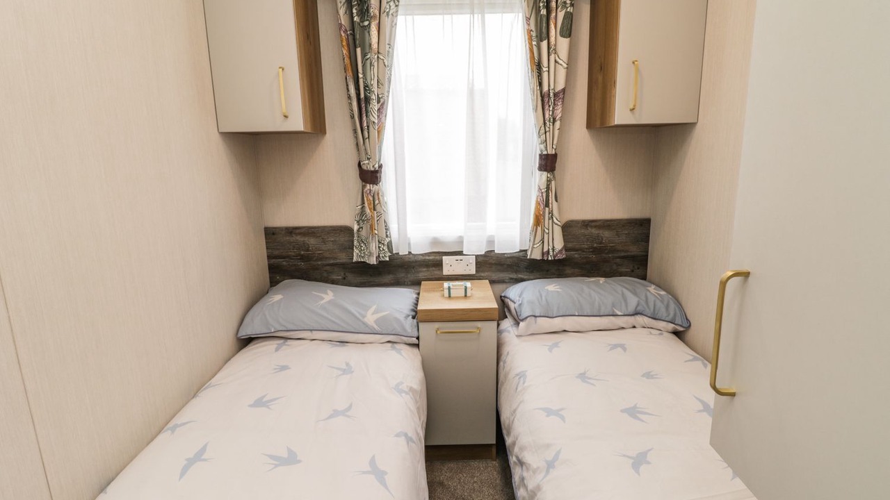 Photo of Bedroom in Cayton Bay