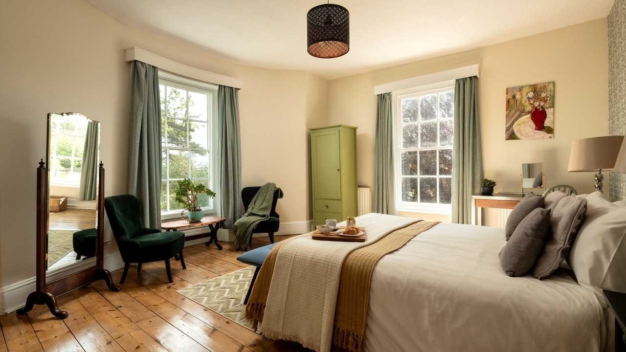 Photo of Bedroom in Holton Le Clay