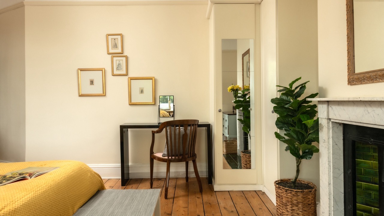 Photo of Bedroom in Holton Le Clay