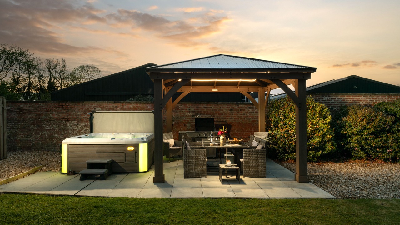 Photo of Outdoor in Holton Le Clay