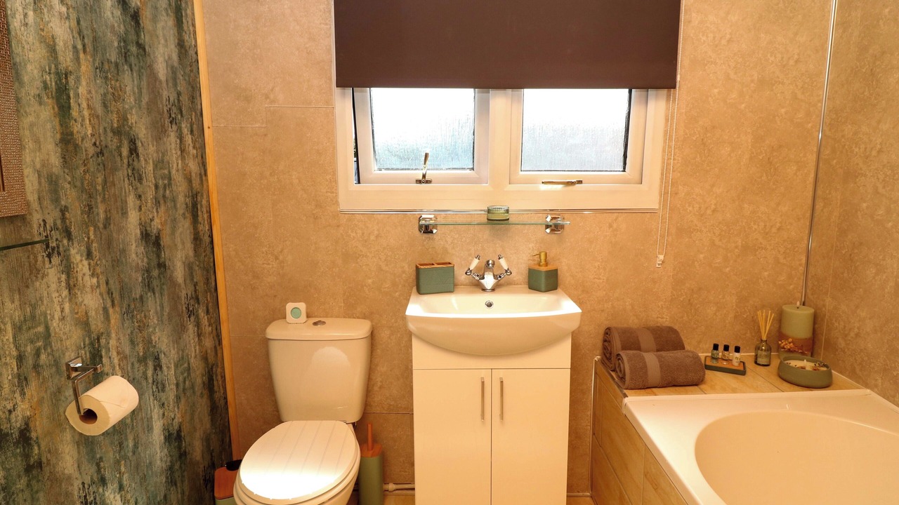 Photo of Bathroom in Holton Le Clay