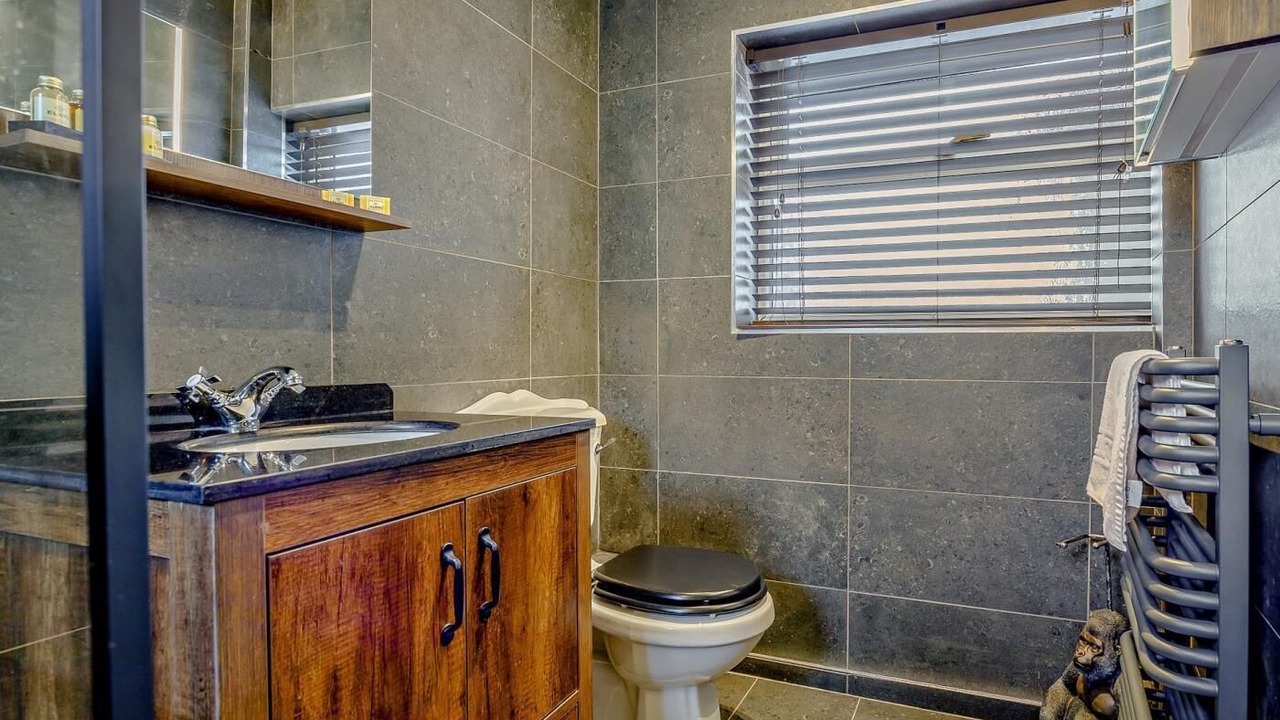 Photo of Bathroom in Surfleet