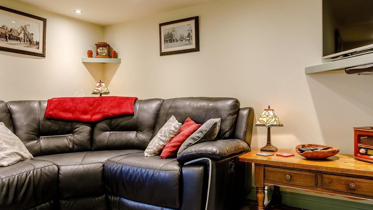 Photo of Livingroom in Holestone Moor