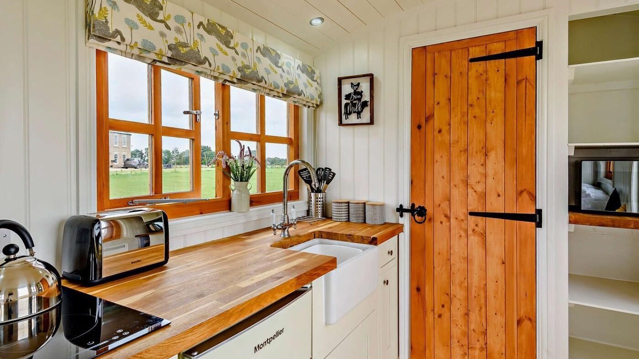 Photo of Kitchen in Holton Le Clay