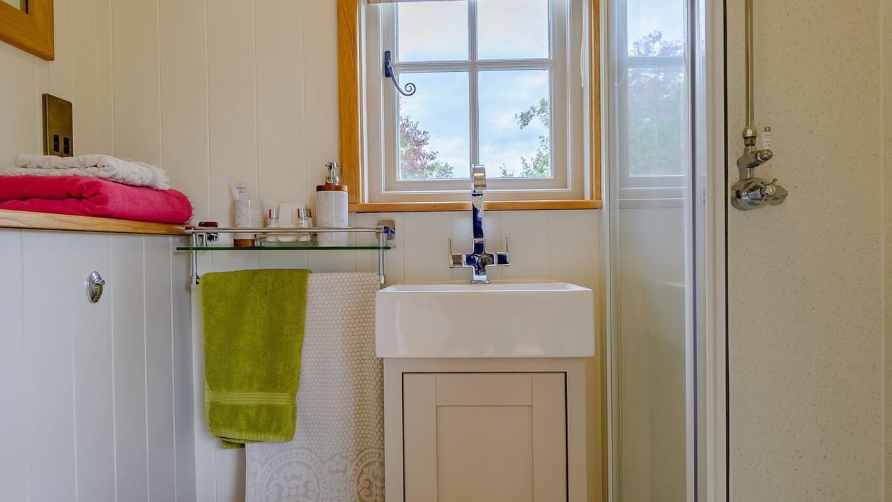 Photo of Bathroom in Charlton-on-Otmoor