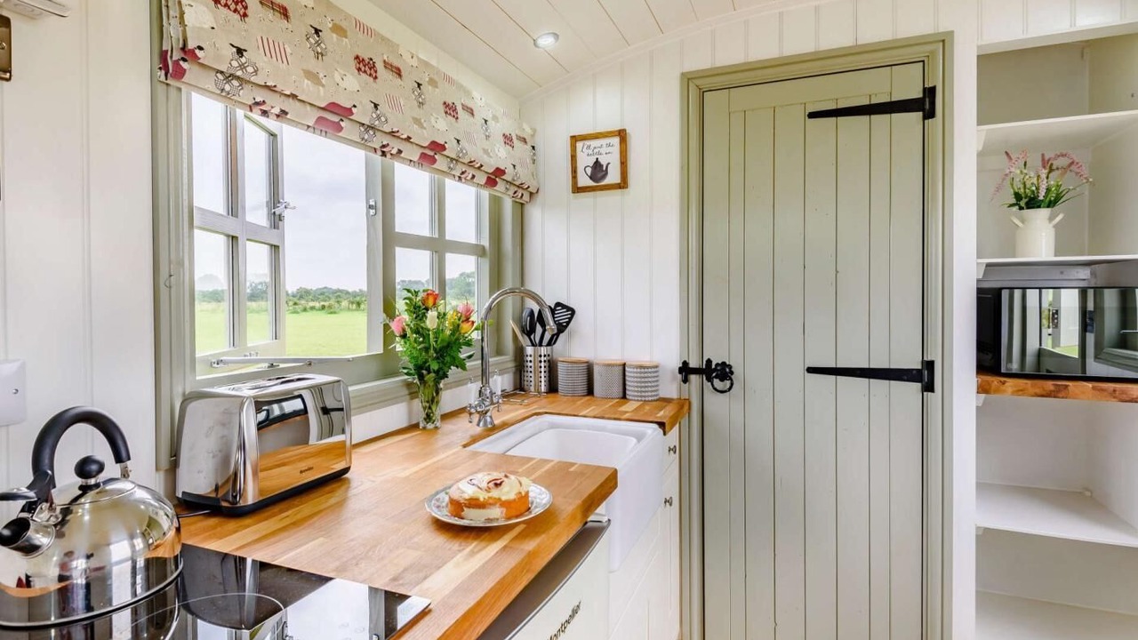 Photo of Kitchen in Holton Le Clay