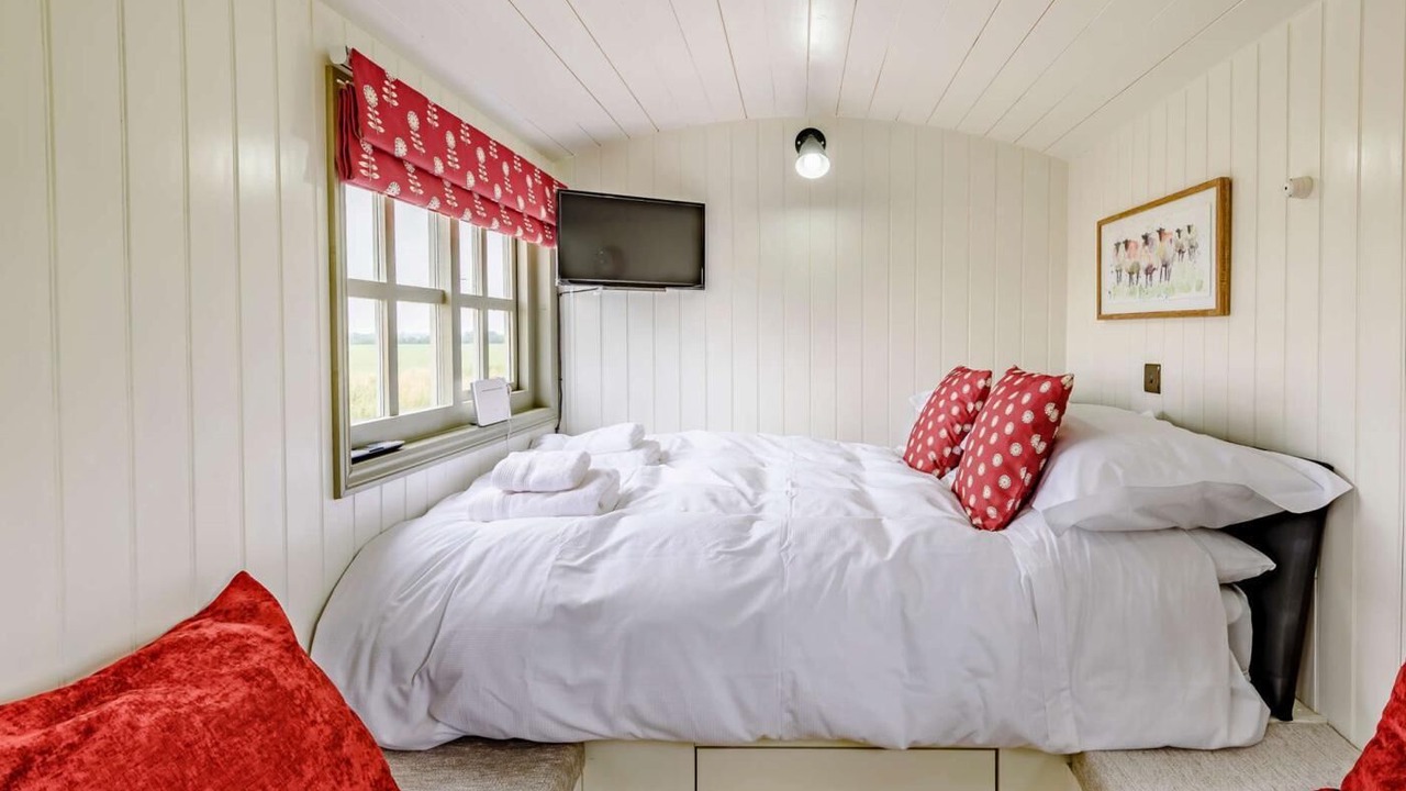 Photo of Bedroom in Holton Le Clay