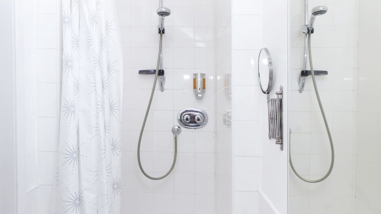Photo of Bathroom in Ravenscourt Park