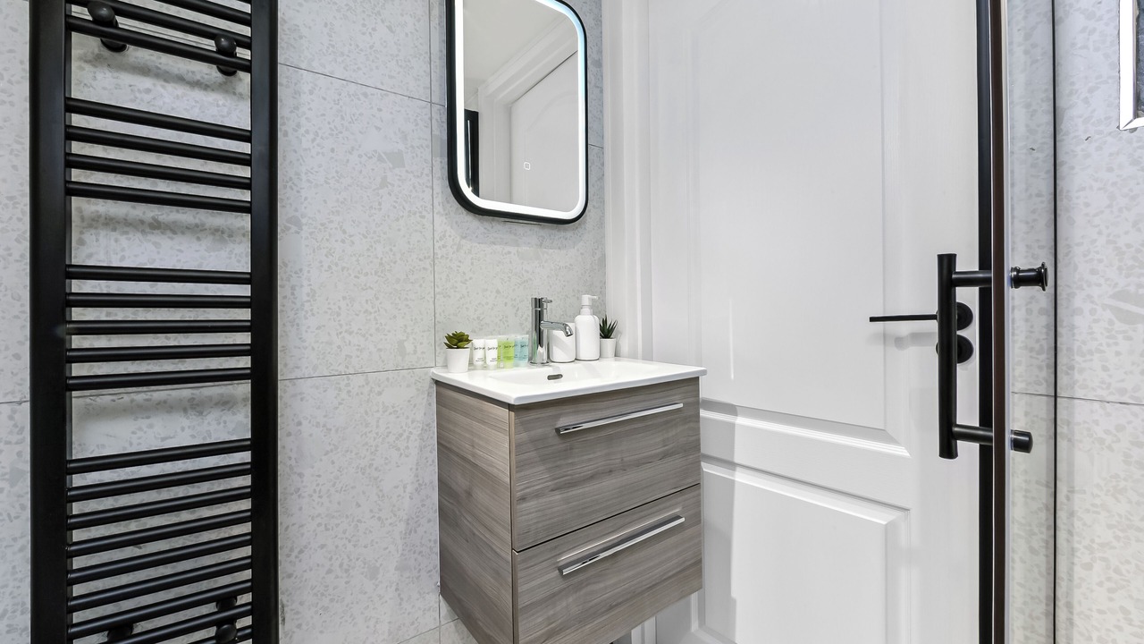 Photo of Bathroom in Turkey Street