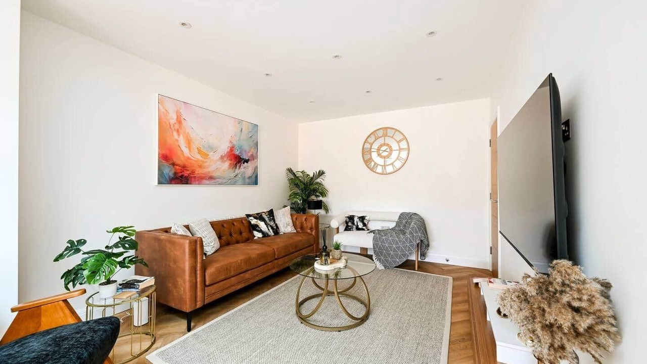 Photo of Livingroom in London Borough of Ealing