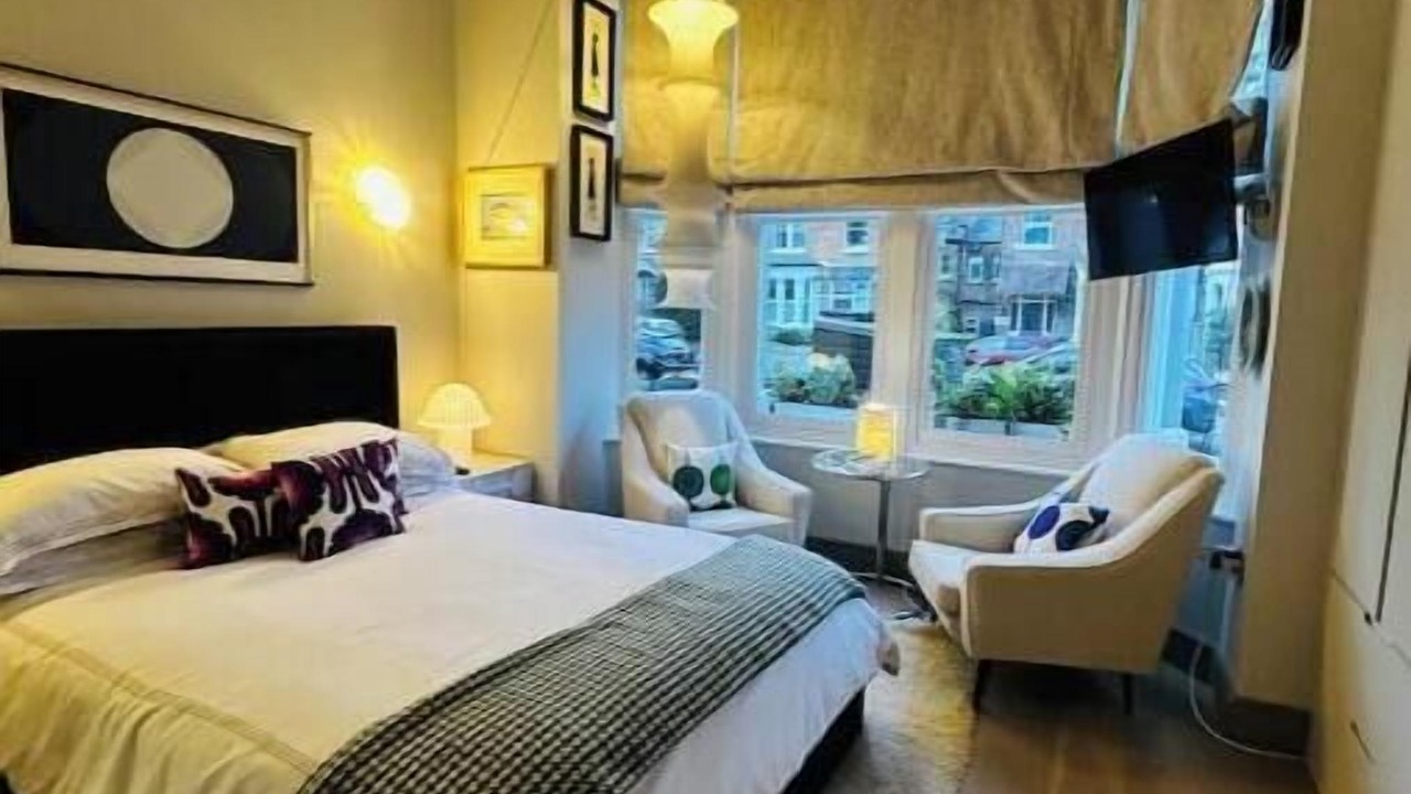 Photo of Bedroom in Queen's Park