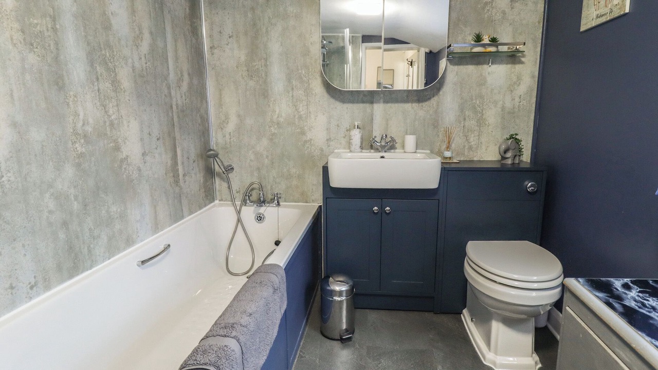 Photo of Bathroom in Louth