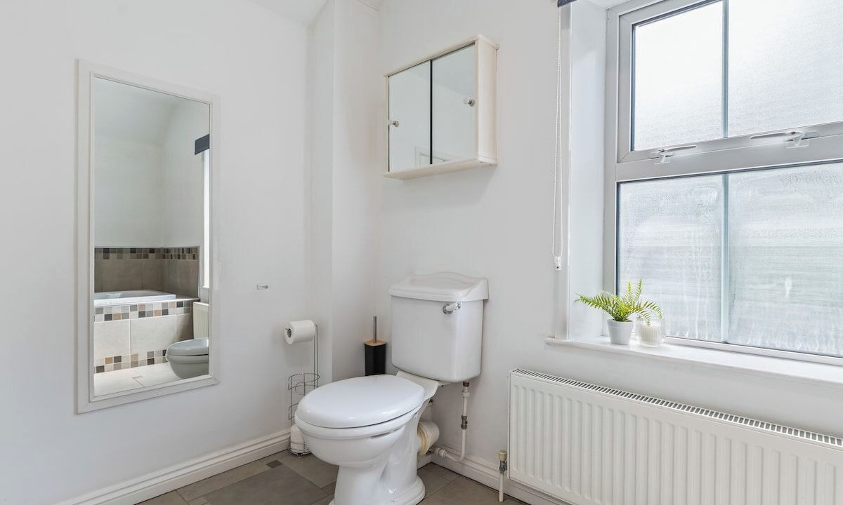 Photo of Bathroom in Thorney