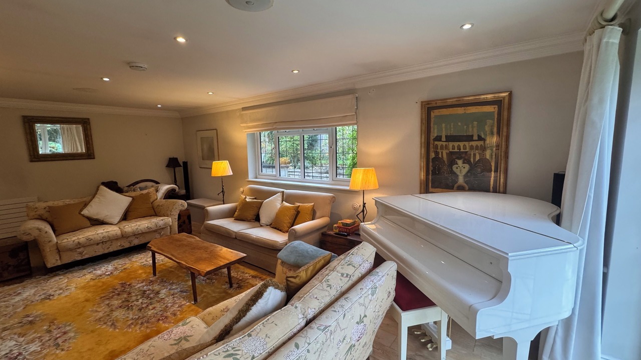 Photo of Livingroom in Wooburn Moor