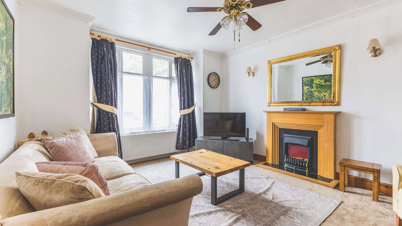 Photo of Livingroom in Southall Green