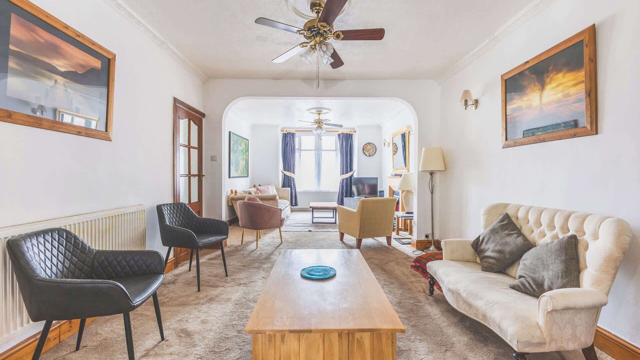 Photo of Livingroom in Southall Green