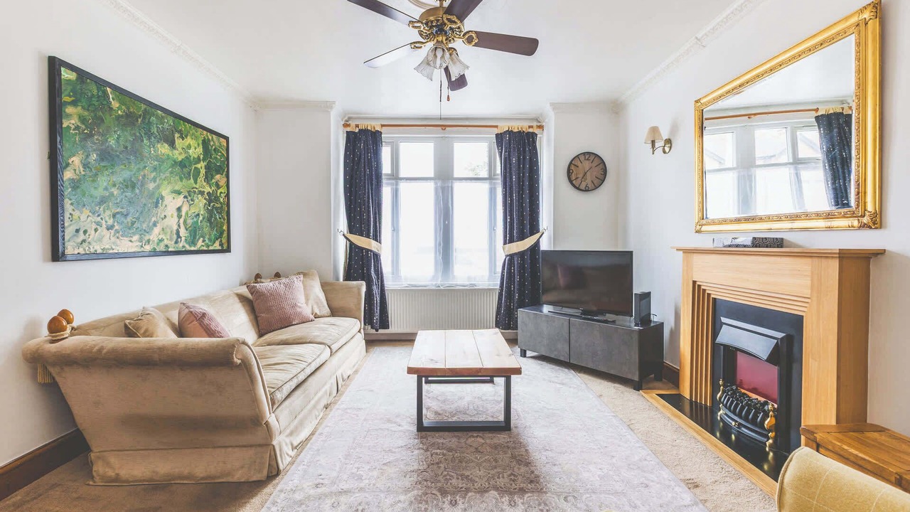 Photo of Livingroom in Southall Green