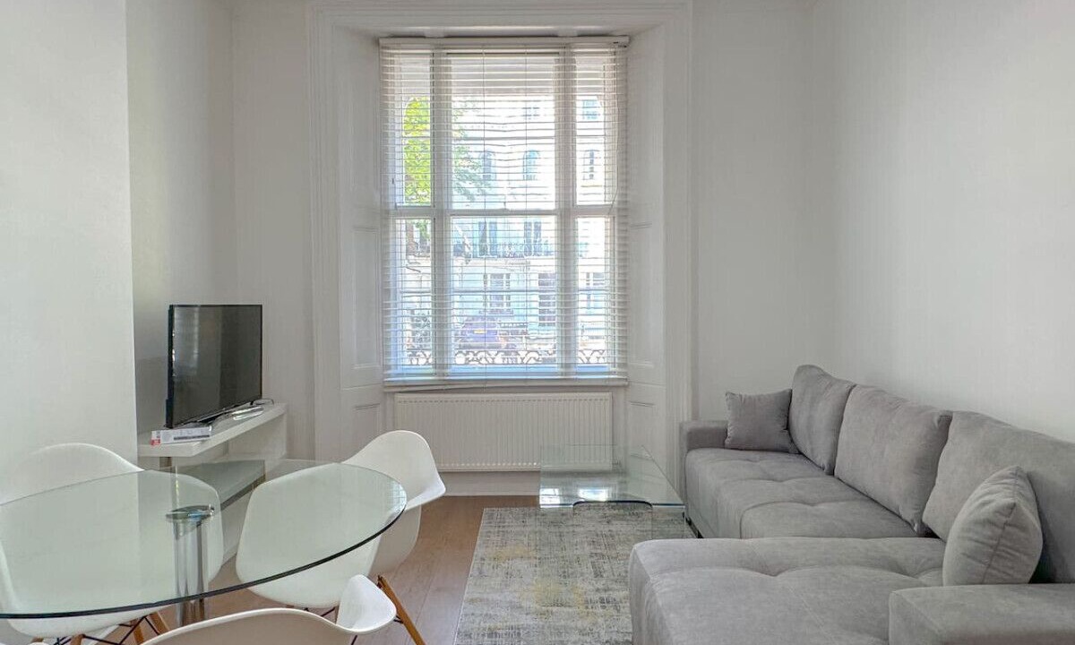 Photo of Livingroom in Lancaster Gate