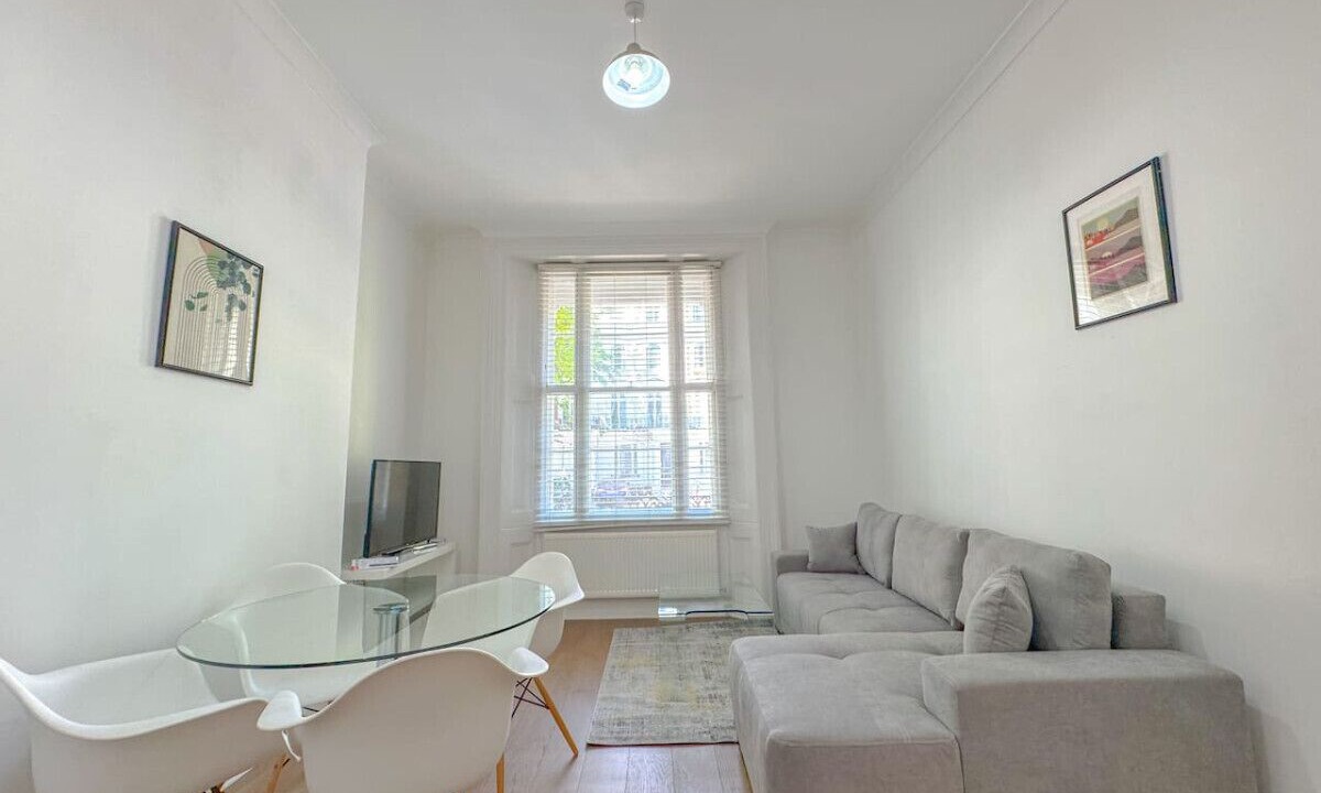 Photo of Livingroom in Lancaster Gate