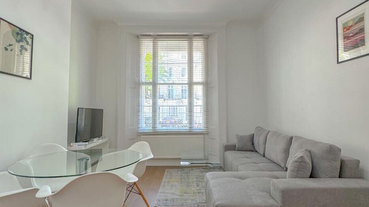 Photo of Livingroom in Lancaster Gate