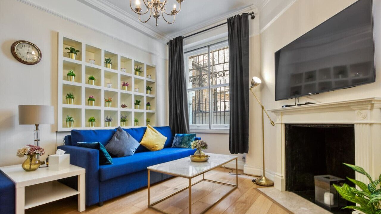 Photo of Livingroom in Earl's Court