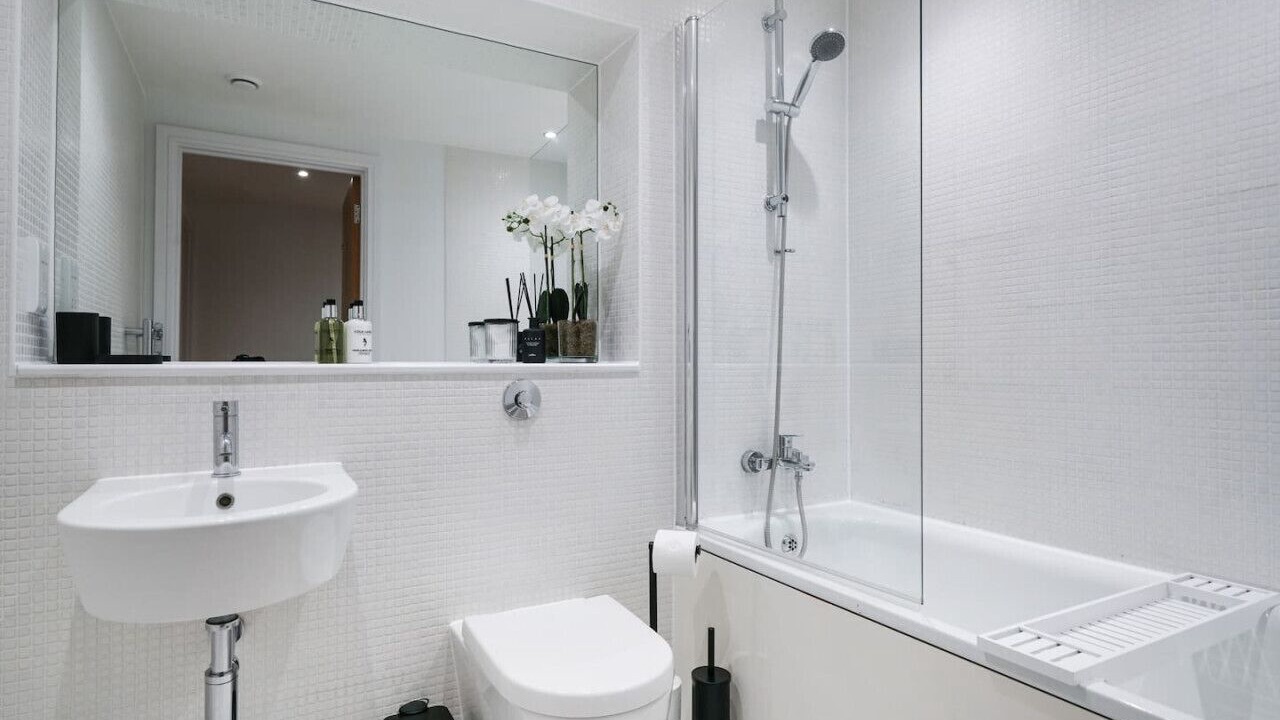 Photo of Bathroom in Canary Wharf