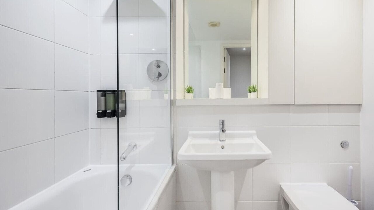 Photo of Bathroom in Canary Wharf