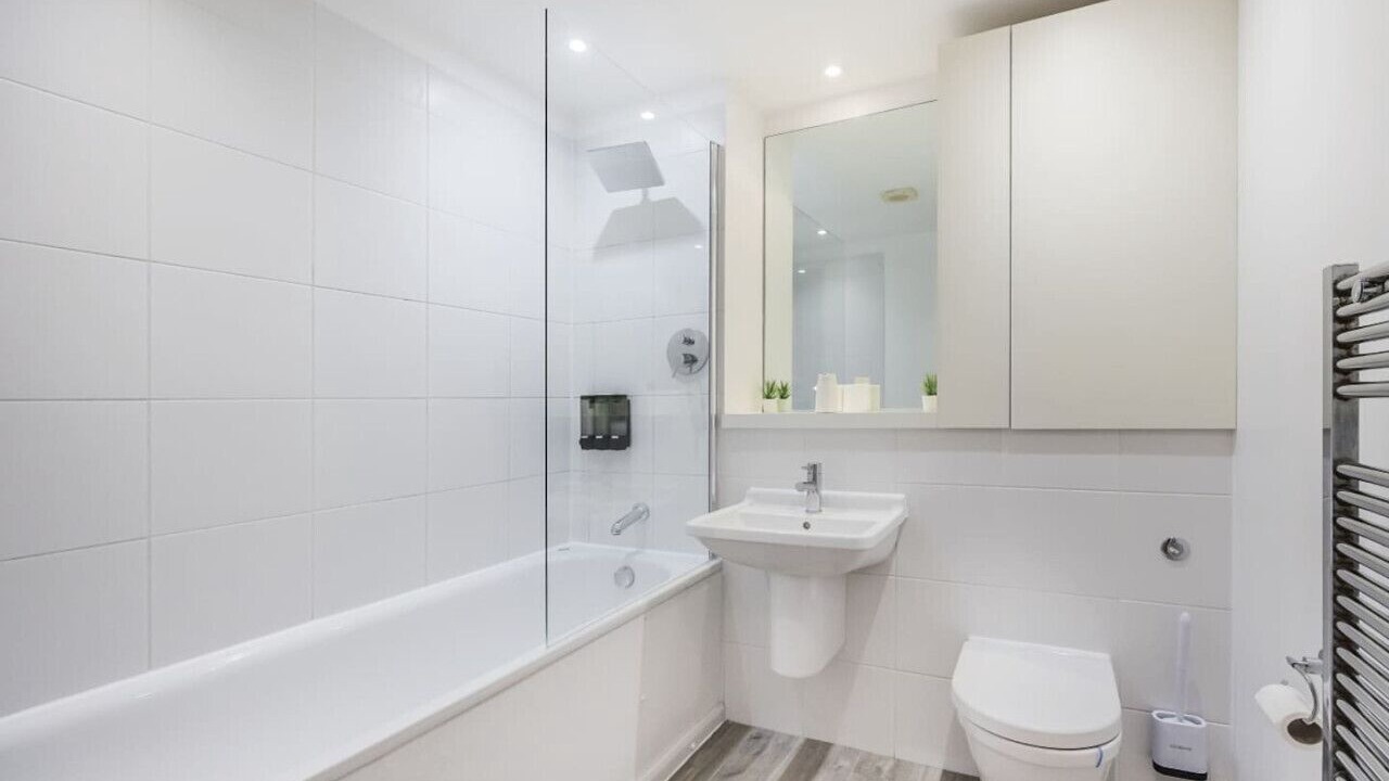 Photo of Bathroom in Canary Wharf