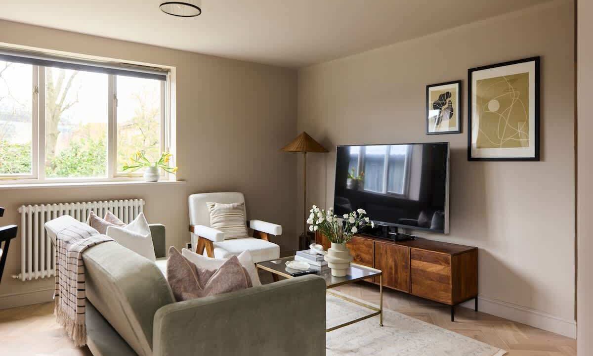 Photo of Livingroom in London Borough of Hounslow