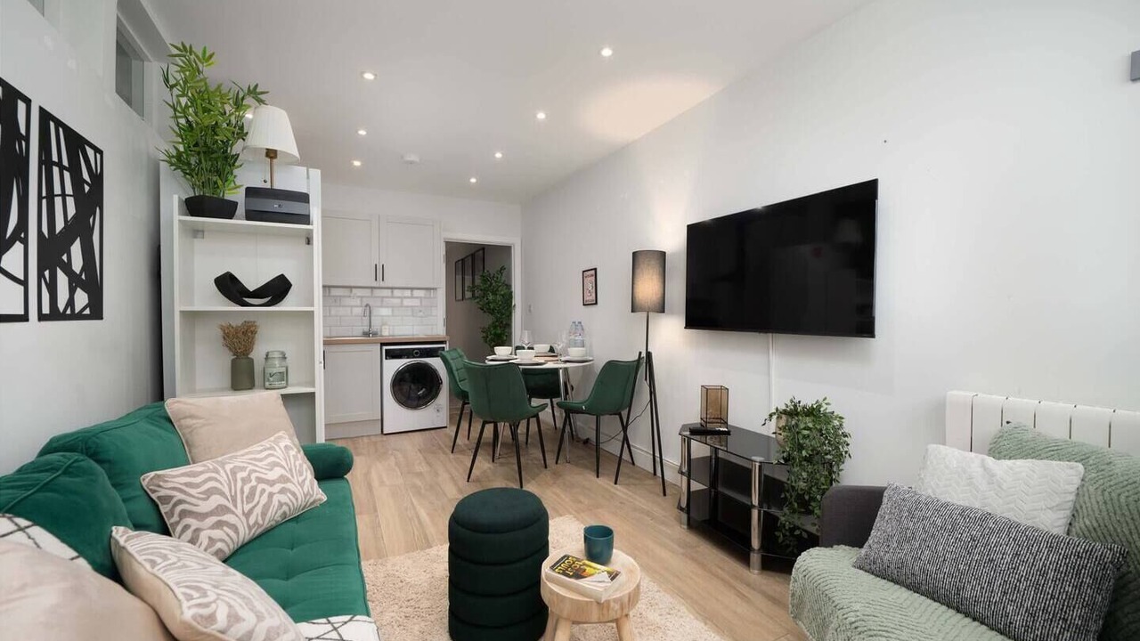 Photo of Livingroom in Tollington
