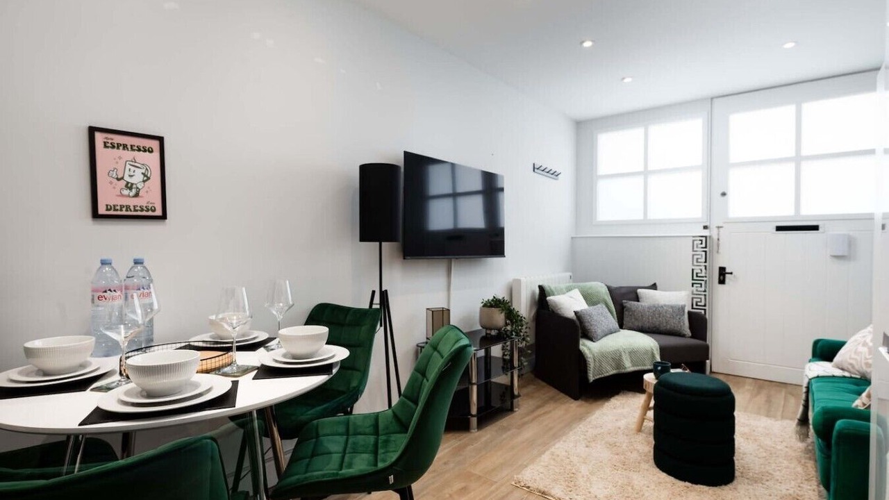 Photo of Livingroom in Tollington