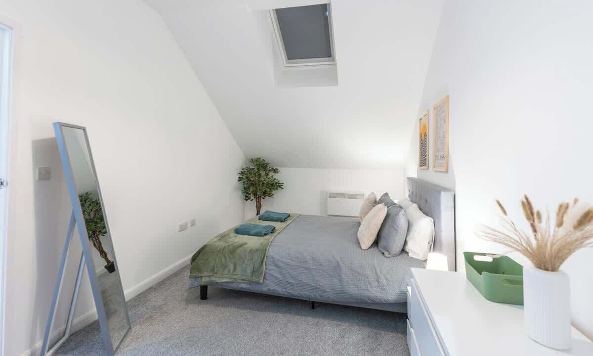 Photo of Bedroom in Newark