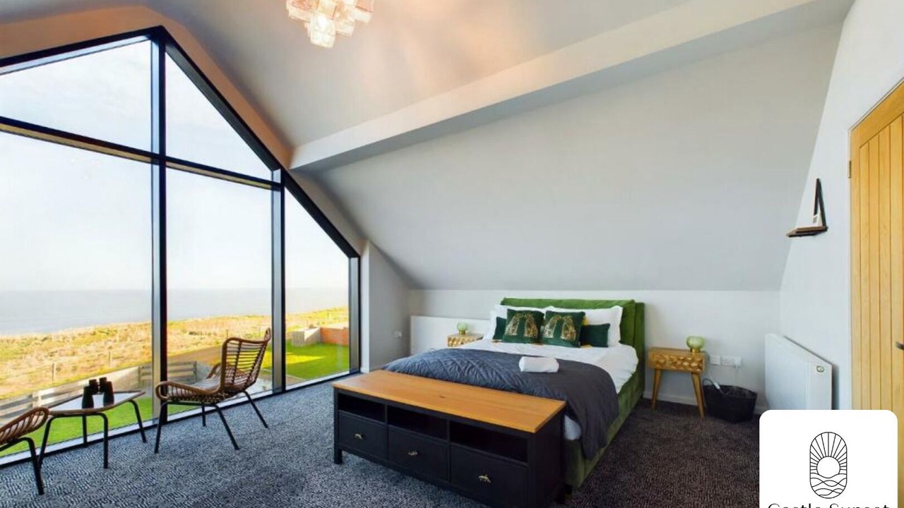 Photo of Bedroom in Cayton Bay