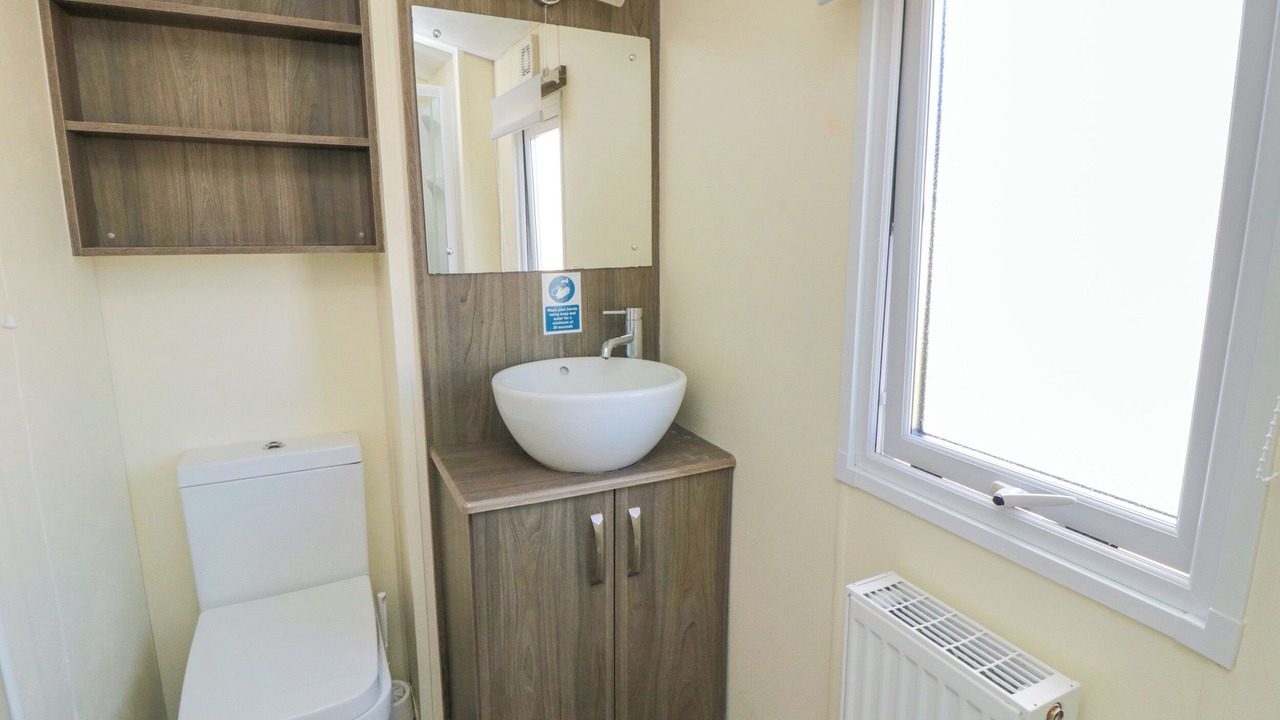 Photo of Bathroom in Cayton Bay