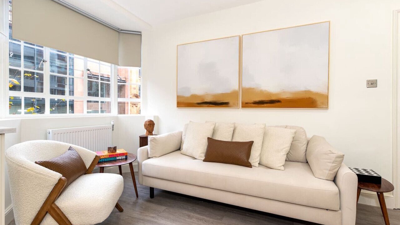 Photo of Livingroom in Brompton & Hans Town