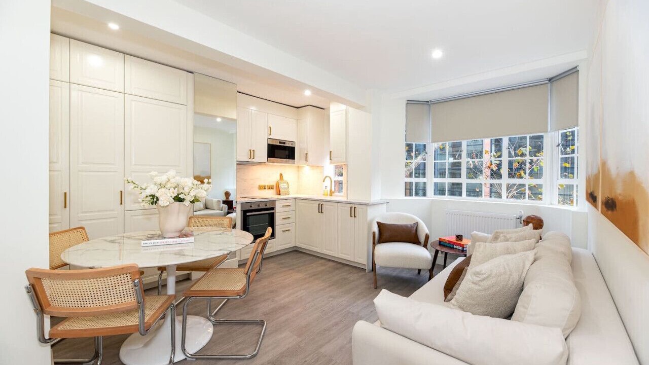 Photo of Livingroom in Brompton & Hans Town