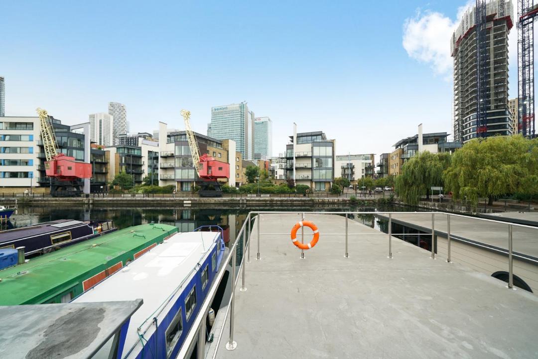 Photo of Others in Canary Wharf