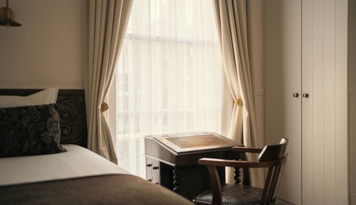 Pimlico Cosy, Bower House Building