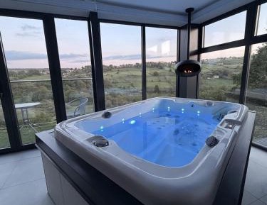 Suite with Hot Tub