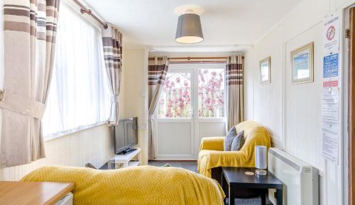 One-Bedroom Holiday Home 2