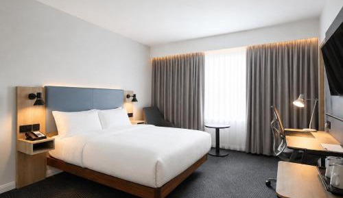 Standard Queen Room